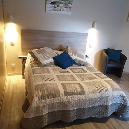 Au Petit Bonheur Bed & Breakfast Saint-Martin-du-Frene Eksteriør bilde