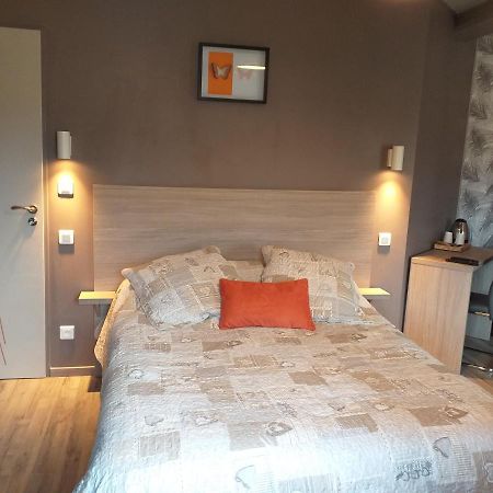Au Petit Bonheur Bed & Breakfast Saint-Martin-du-Frene Eksteriør bilde