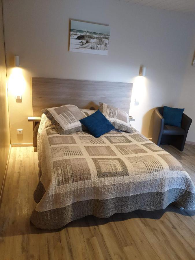 Au Petit Bonheur Bed & Breakfast Saint-Martin-du-Frene Eksteriør bilde