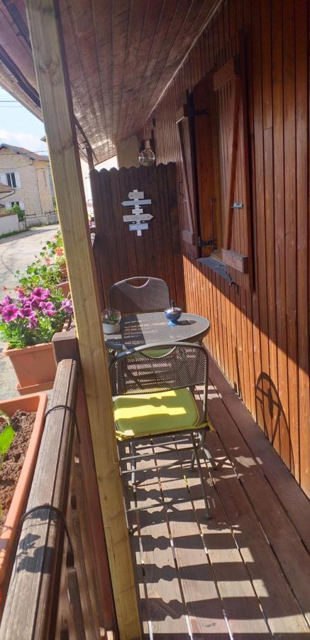 Au Petit Bonheur Bed & Breakfast Saint-Martin-du-Frene Eksteriør bilde