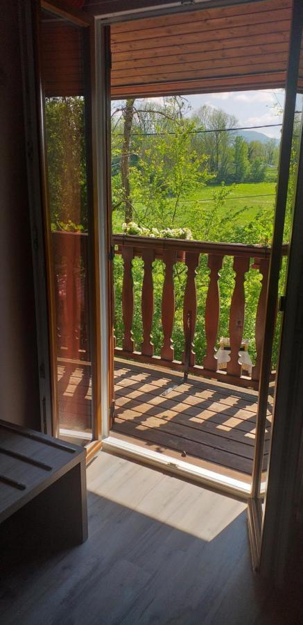 Au Petit Bonheur Bed & Breakfast Saint-Martin-du-Frene Eksteriør bilde
