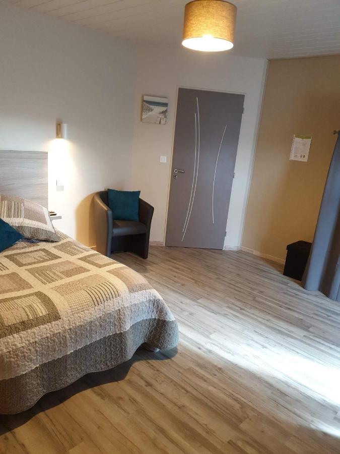 Au Petit Bonheur Bed & Breakfast Saint-Martin-du-Frene Eksteriør bilde